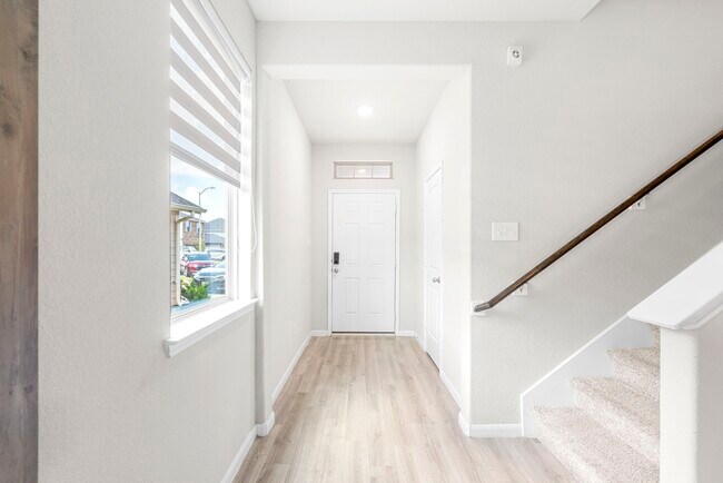 Building Photo - 5006 Sunway Dr