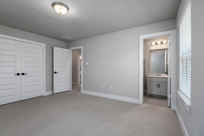 Building Photo - 17828 Hanson Ridge Dr