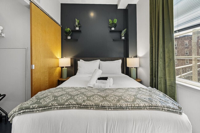 Building Photo - 160 E Berkeley St