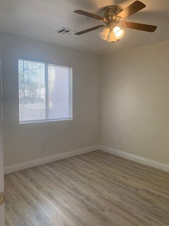 Building Photo - Single Story 3 Bedroom Home for Rent