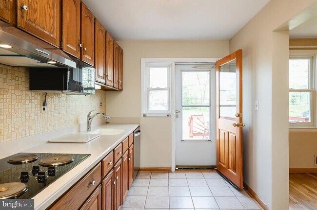 Building Photo - 8551 Harris Ave