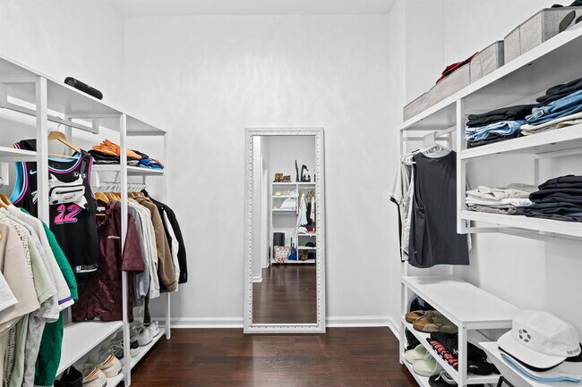 Building Photo - 515 SW 18th Ave