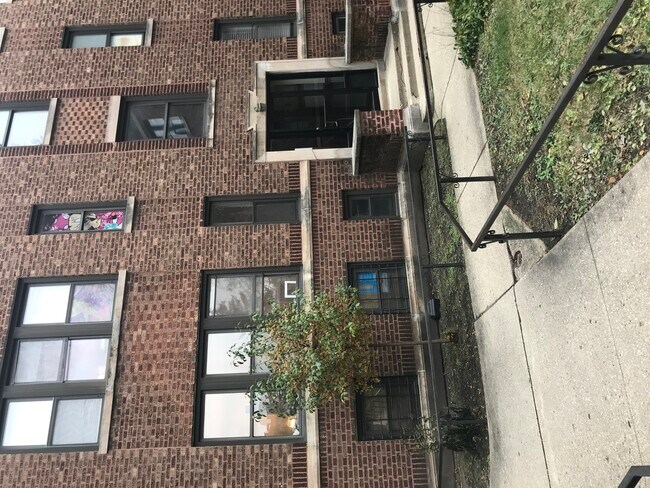 Primary Photo - 4621 N Ashland Ave