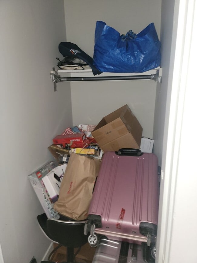 Building Photo - Harvard Sq. 1 bed available June 1st