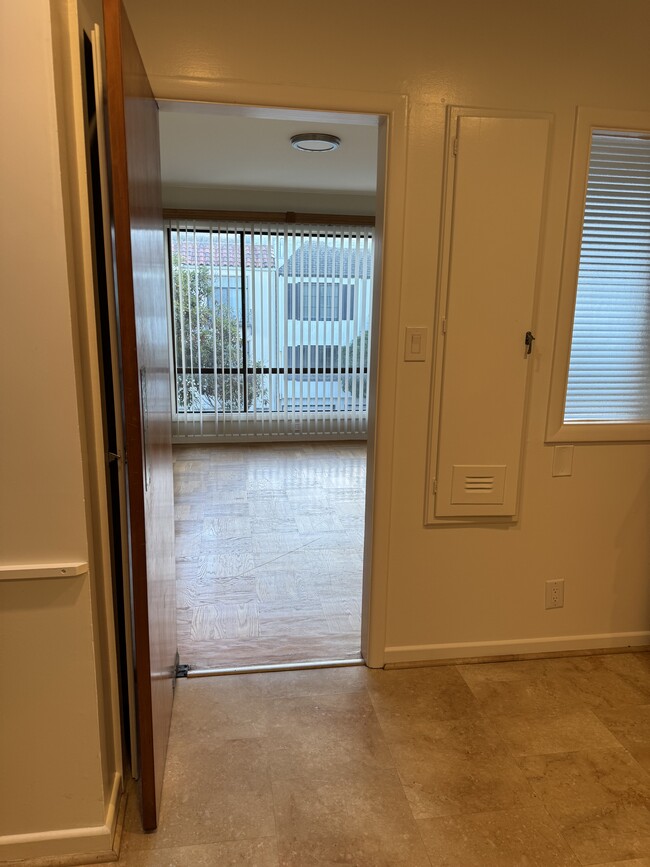 view of dining room from kitchen - 2727 Franklin St