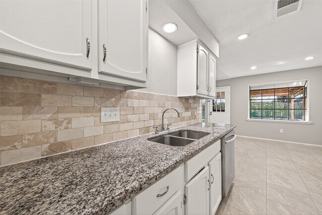 Building Photo - 927 Comstock Springs Dr