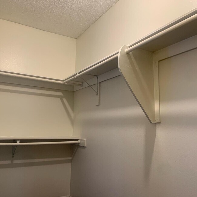Ex-Large Walk In Closet in Master - 11473 Moorpark St