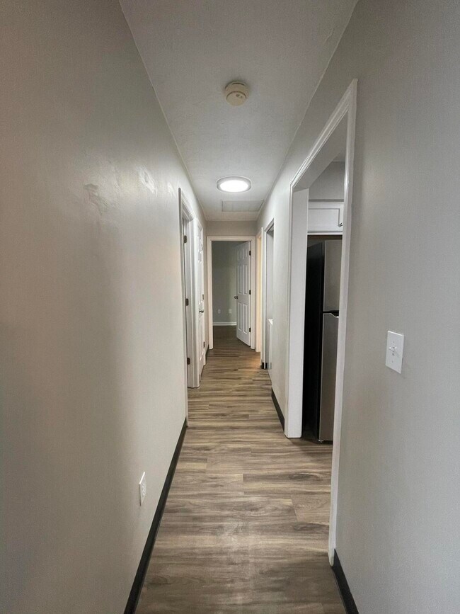 Building Photo - 404 Bainbridge Ct