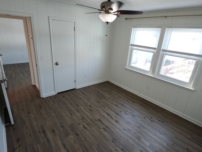 Building Photo - Newly Renovated 2 bedroom, 1 bathroom Apartment on Panama City Beach