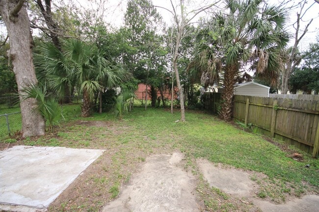 Building Photo - Live in East Hill! 3BR Historic Gem Just M...