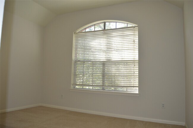 Building Photo - 2423 Waterwood Dr