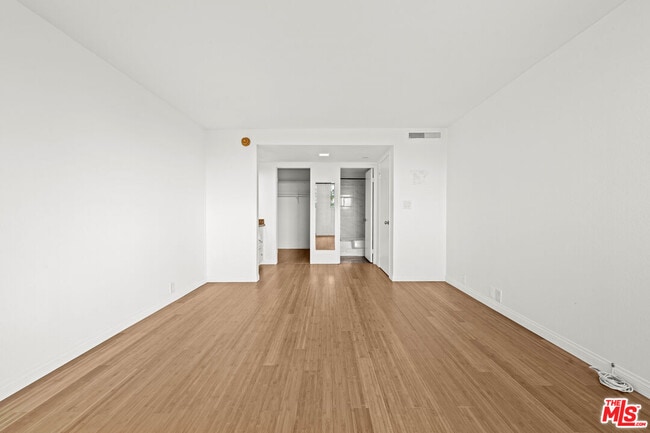 Building Photo - 10535 Wilshire Blvd