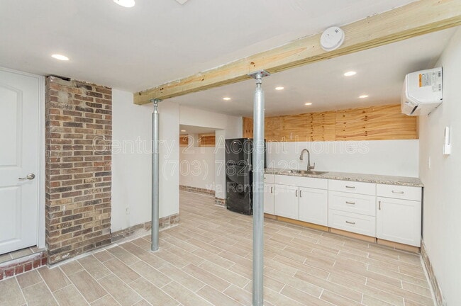 Building Photo - 1700 14th St S