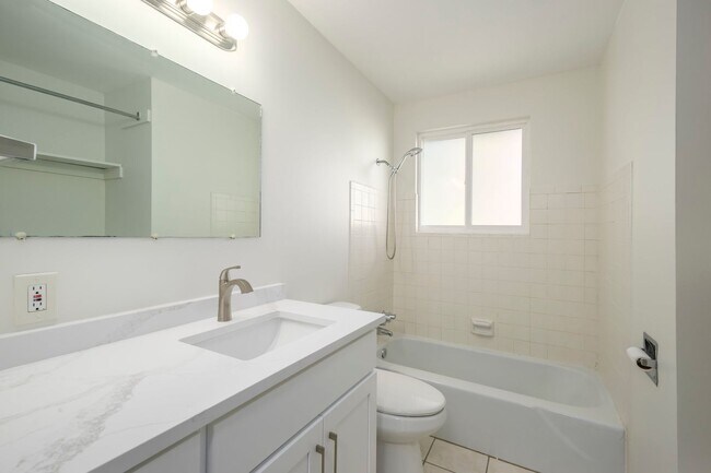 Building Photo - Gorgeous Home in Cottonwood Heights!