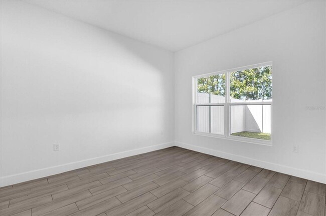 Building Photo - 452 Lake Shore Pkwy