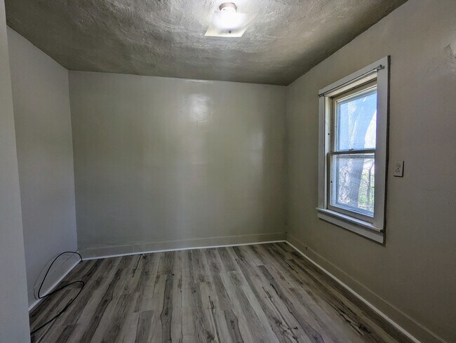 Building Photo - 716 Community St