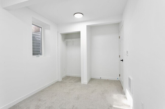 Building Photo - 430 Birch St