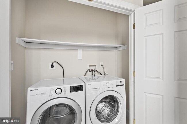 Building Photo - 8330 Westchester Dr