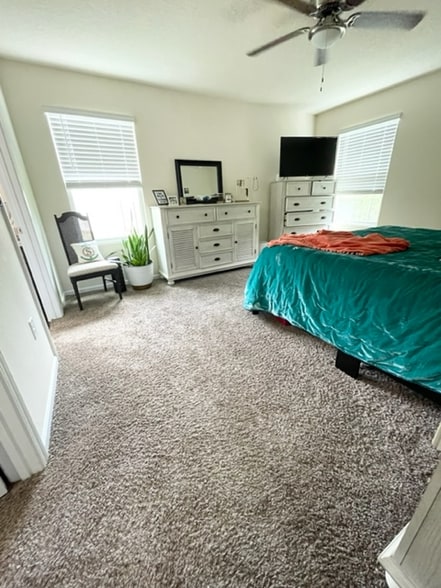 Building Photo - 253 Cody St