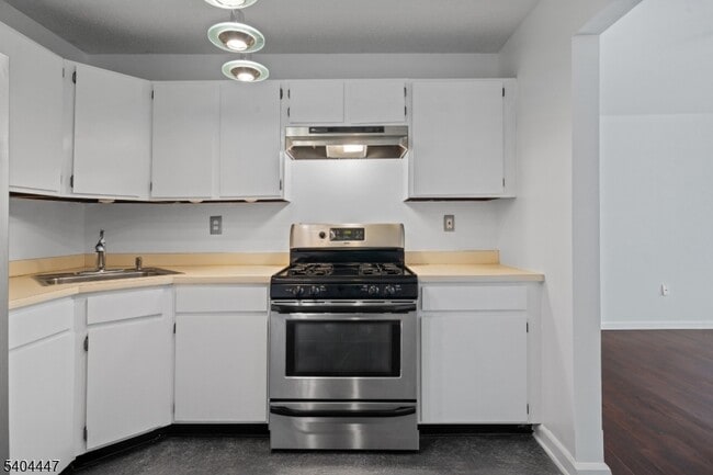 Building Photo - 12 Kingston Run