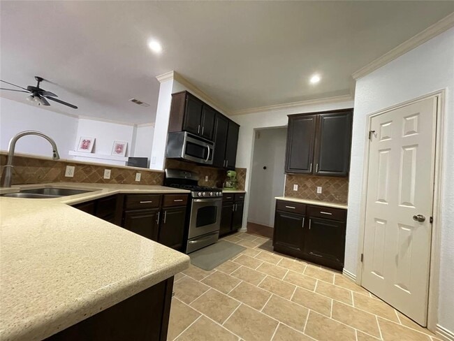 Building Photo - 6409 Ruxton Ln