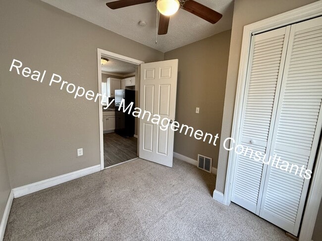Building Photo - Charm and Space in 3 Bedroom Home