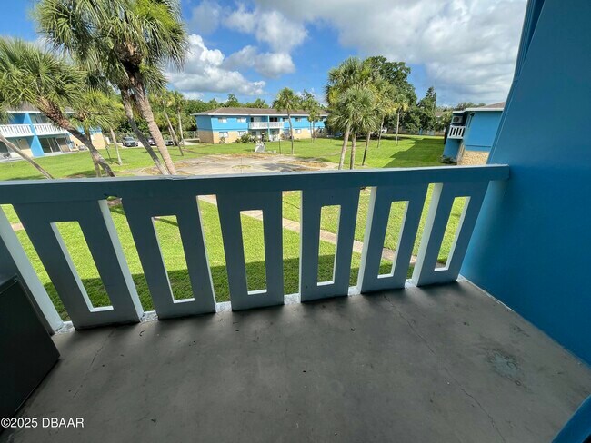 Building Photo - 1850 S Park Ave