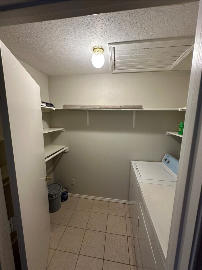 Building Photo - 6500 Sands Point Dr