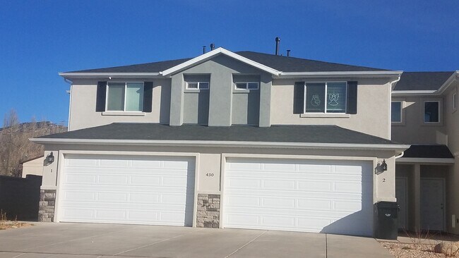 Primary Photo - 3 bed -2.5 bath - Newer townhome in the he...