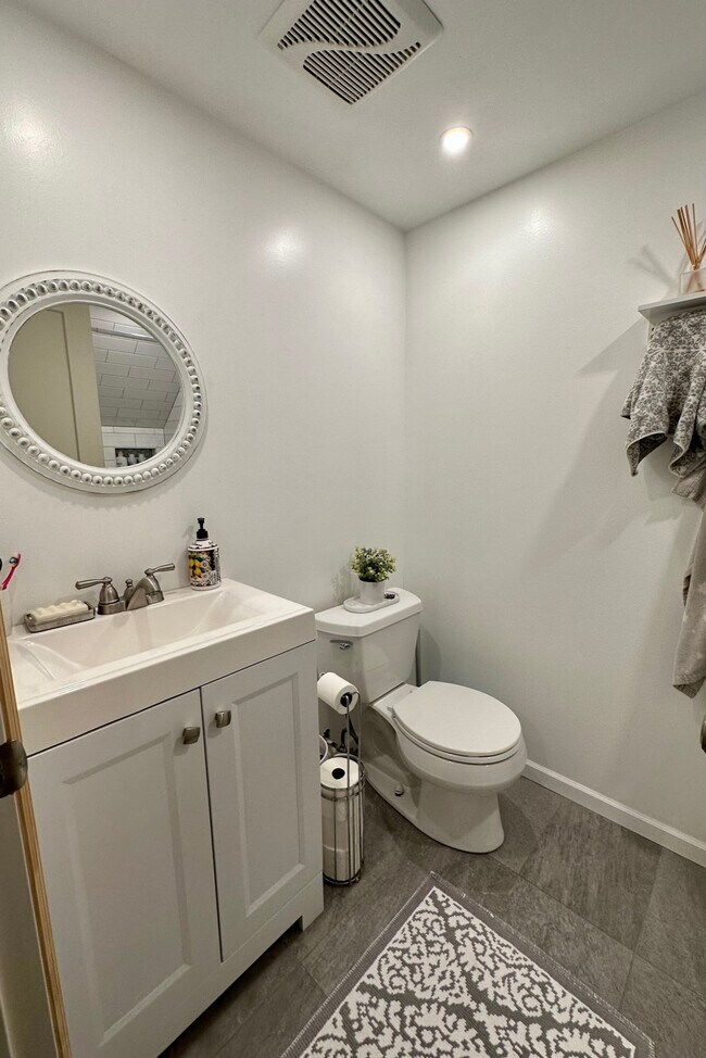 Building Photo - 5345 Wedgewood Dr