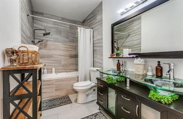 Building Photo - 3550 Country Square Dr