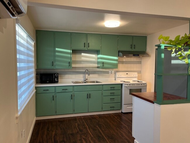 Building Photo - Cute newly renovated 2 bed 1 bath home for rent in Quincy