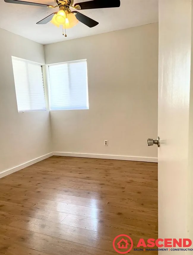 Building Photo - Charming 3 Bed /1 Bath Home in Bakersfield's 93304 Area — Solar INCLUDED in Rent, Fireplace & More!