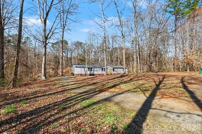 Building Photo - 5050 Park Creek Dr