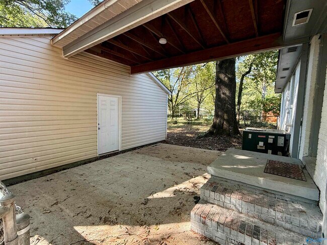 Building Photo - 117 Meadow Dr