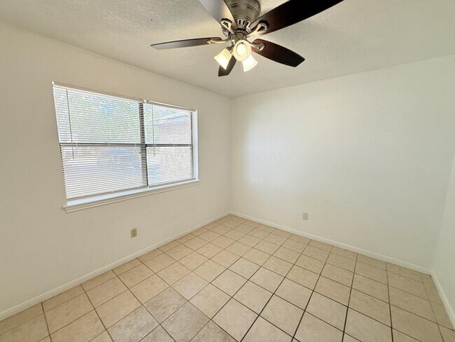 Building Photo - 206 Jason Dr