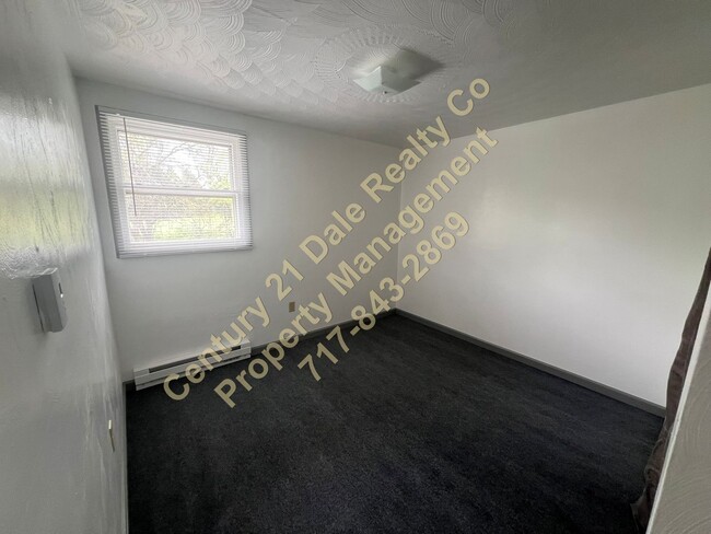 Building Photo - 3086 Staunton Ave