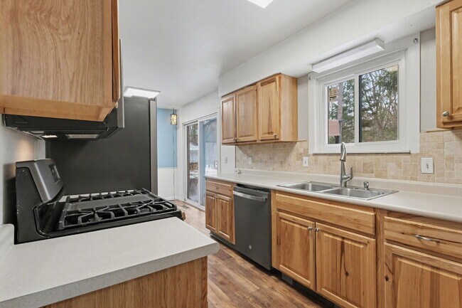 Building Photo - Beautifully Updated 4-bedroom, 2-bathroom Rental Property- $2100/Month