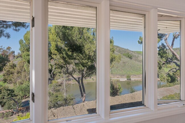 Building Photo - Serene Single-Level Living in Mission Hills Ranch