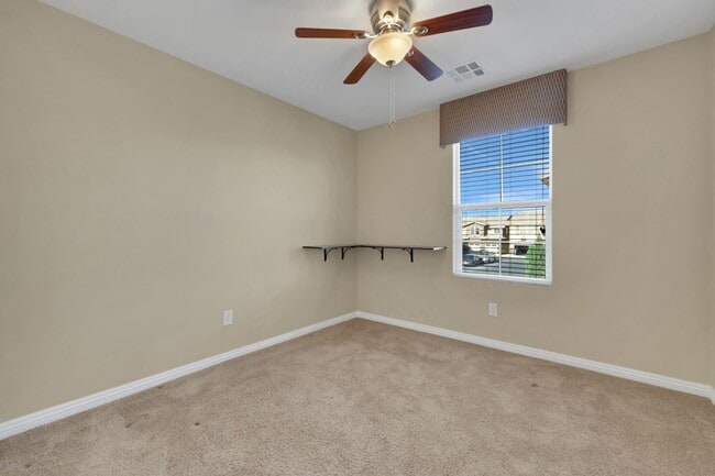 Building Photo - Southern Highlands: Spacious 4-Bedroom Home in a Gated Community with Upstairs Loft, Private Back...