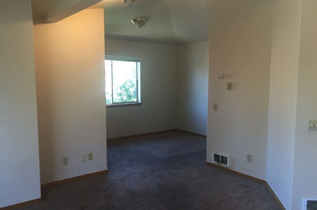 Building Photo - h1121