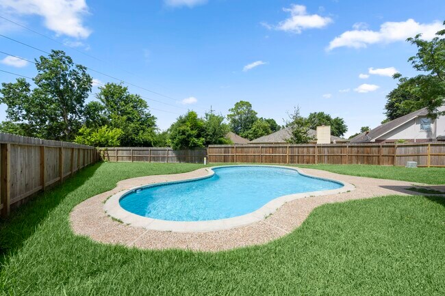 Building Photo - 16518 Elmwood Point Ln