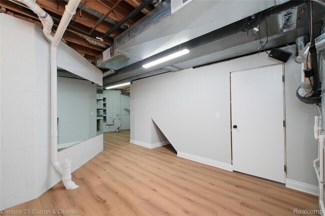 Building Photo - 1083 N Livernois Rd