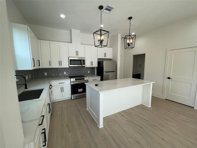Building Photo - 6412 Highland Pine Ln