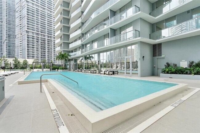 Building Photo - 77 SE 5th St