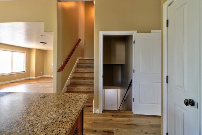 Building Photo - 5 Bedroom 3.5 Bathroom -Traverse Mountain Pet Friendly Home.