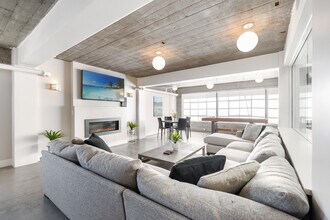 Building Photo - Penthouse