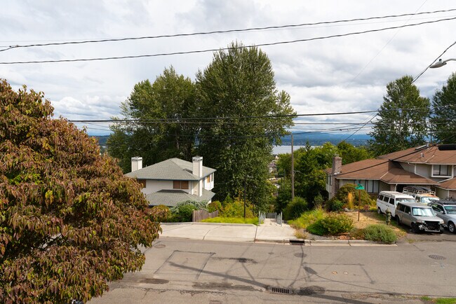 Building Photo - 8843 39th Ave S