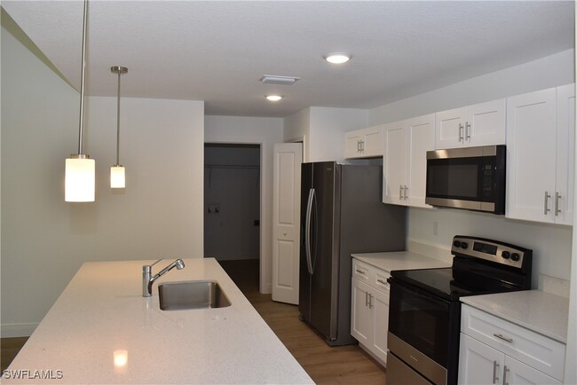 Building Photo - 4553 Midland St