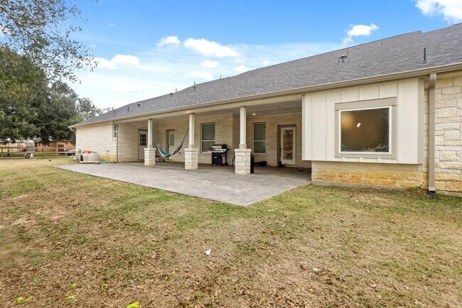 Building Photo - 19503 Fisher Dr